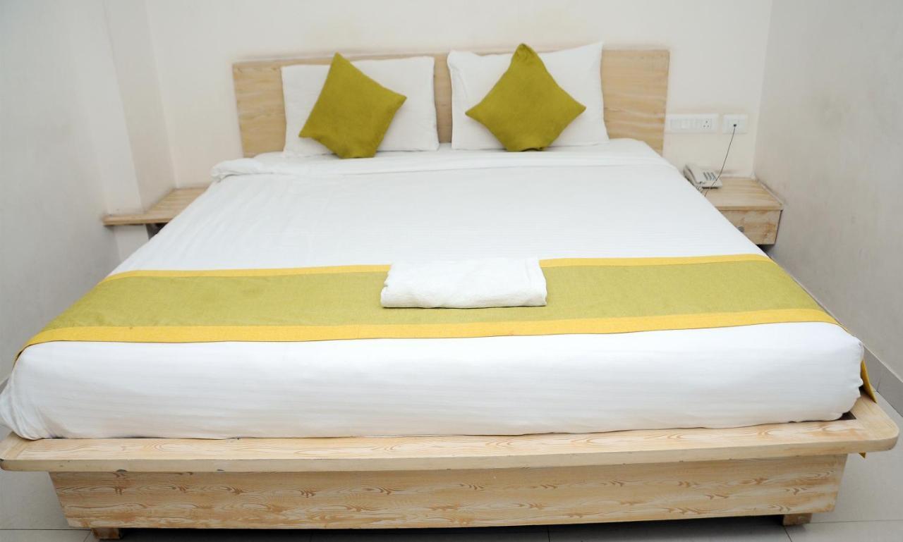 Hotel Pratz Inn Hyderabad Exterior photo