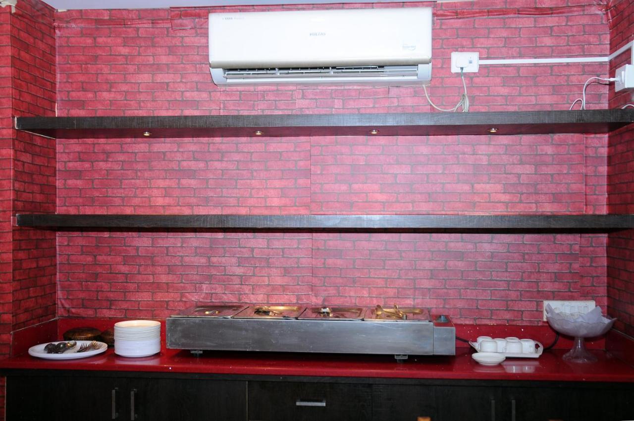 Hotel Pratz Inn Hyderabad Exterior photo